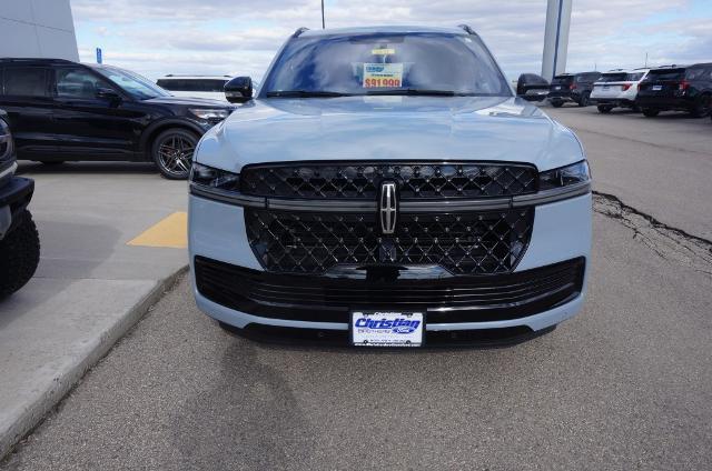 2025 Lincoln Navigator - $89,999