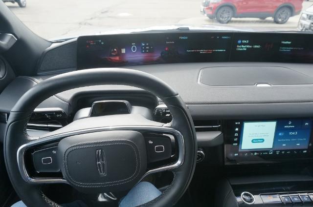 2025 Lincoln Navigator - $89,999