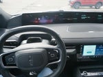 2025 Navigator L Thumbnail 17