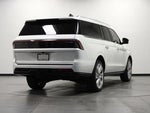 2025 Navigator L Thumbnail 3