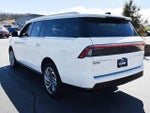 2025 Navigator L Thumbnail 3