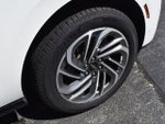 2025 Navigator L Thumbnail 11