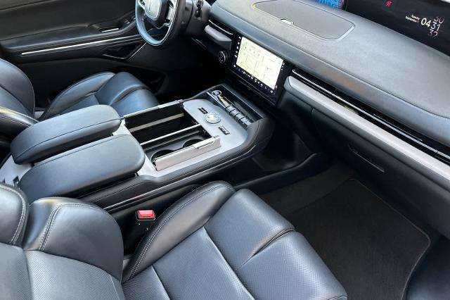 2025 Lincoln Navigator - $73,594