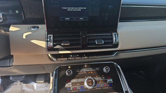 2023 Lincoln Navigator L Reserve