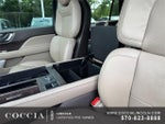 2023 Navigator L Thumbnail 24