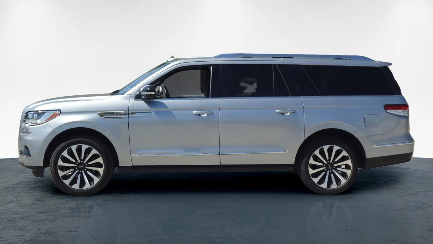 2023 Lincoln Navigator L Reserve