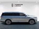 2023 Navigator L Thumbnail 1