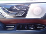 2023 Navigator L Thumbnail 4
