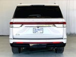 2023 Navigator L Thumbnail 3