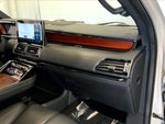 2023 Navigator L Thumbnail 15