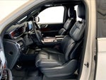 2023 Navigator L Thumbnail 17