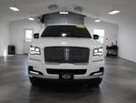 2024 Navigator L Thumbnail 3