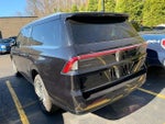 2025 Navigator L Thumbnail 2