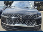 2025 Navigator L Thumbnail 3