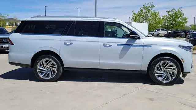 2025 Lincoln Navigator L Reserve
