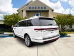 2024 Navigator L Thumbnail 3