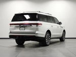 2024 Navigator L Thumbnail 3