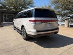 2024 Navigator L Thumbnail 3
