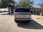 2024 Navigator L Thumbnail 4