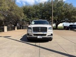 2024 Navigator L Thumbnail 8