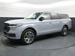 2025 Navigator L Thumbnail 1