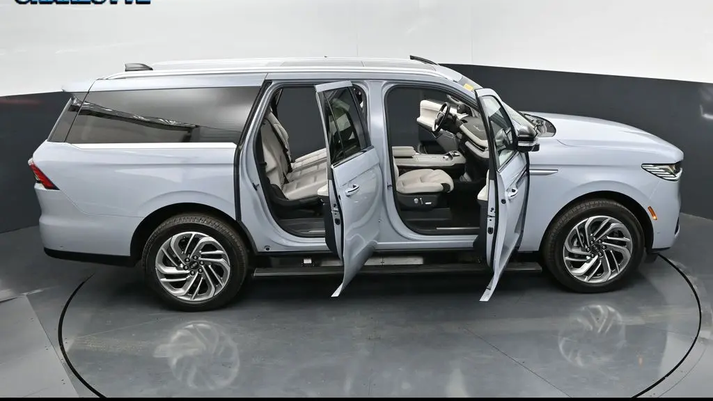 2025 Lincoln Navigator L Reserve