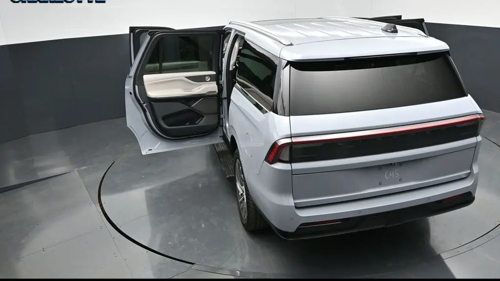 2025 Lincoln Navigator L Reserve