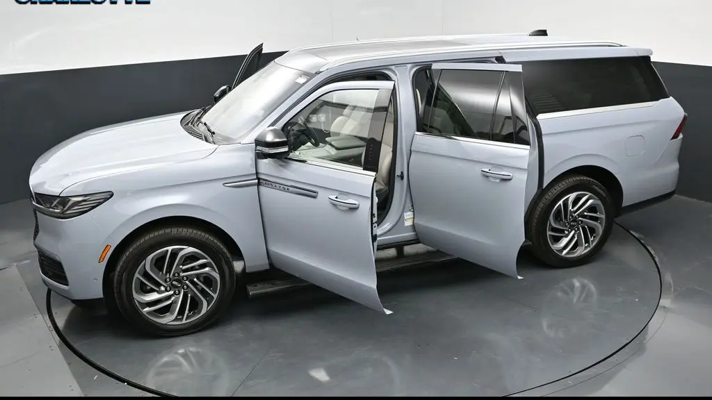 2025 Lincoln Navigator L Reserve