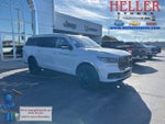 2025 Navigator L Thumbnail 1