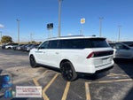 2025 Navigator L Thumbnail 2
