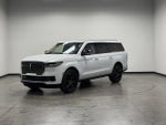 2025 Navigator L Thumbnail 3
