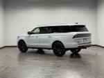 2025 Navigator L Thumbnail 5