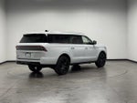 2025 Navigator L Thumbnail 7