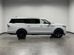 2025 Navigator L Thumbnail 8