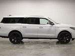 2025 Navigator L Thumbnail 9