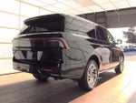 2025 Navigator L Thumbnail 3