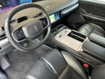 2025 Navigator L Thumbnail 9