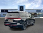 2023 Navigator L Thumbnail 3