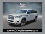 2023 Navigator L Thumbnail 1