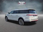 2023 Navigator L Thumbnail 8
