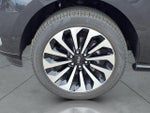 2024 Navigator L Thumbnail 3