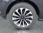 2024 Navigator L Thumbnail 3