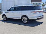 2024 Navigator L Thumbnail 4