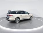 2024 Navigator L Thumbnail 8