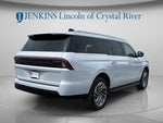 2024 Navigator L Thumbnail 1