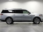 2024 Navigator L Thumbnail 2