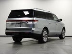 2024 Navigator L Thumbnail 3