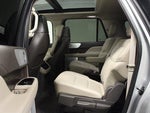 2024 Navigator L Thumbnail 12