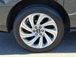 2024 Navigator L Thumbnail 9