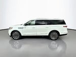 2024 Navigator L Thumbnail 4